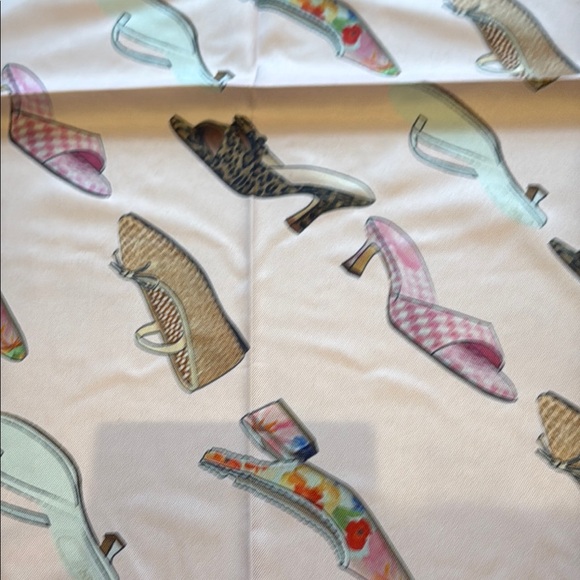 Chinese Laundry Pink Scarf with Shoe Design - Picture 4 of 6